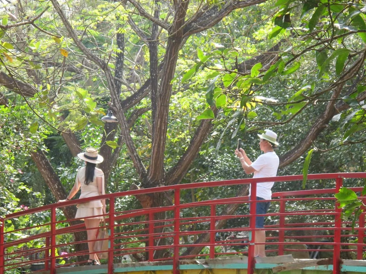 Hoang Lan Villa - Suoi Luong - Hai Van Park Da Nang 3*,  Vietnam